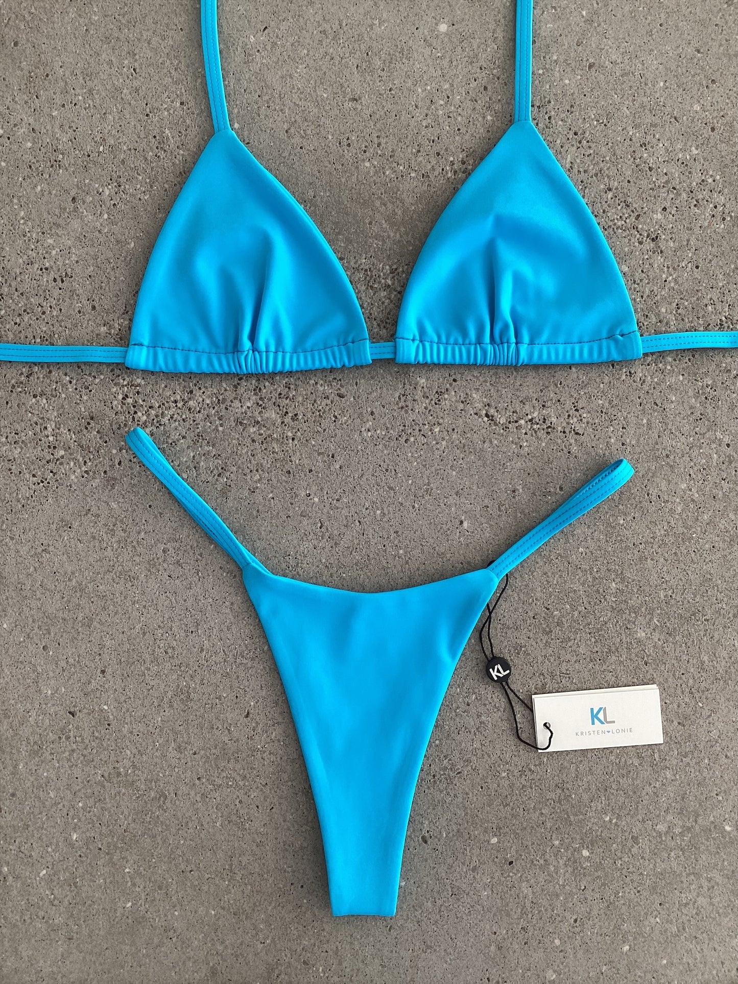 Top de bikini color aguamarina