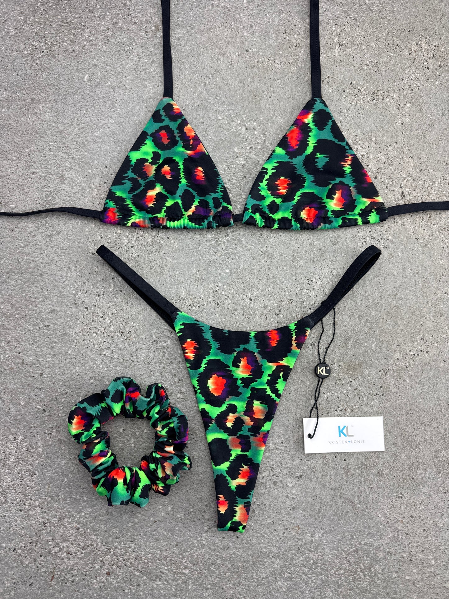 Top de bikini de leopardo salvaje