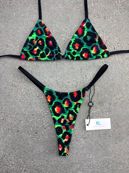 Top de bikini de leopardo salvaje